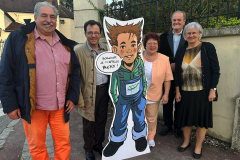 Hier diskutiert die Delegation aus Bad Schwalbach mit dem neuen Maskottchen
